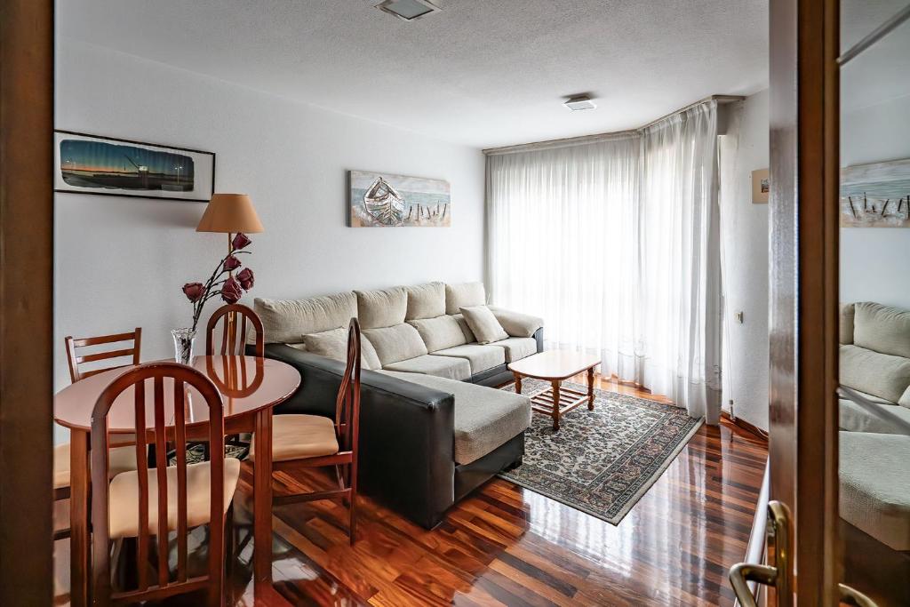 Piso con Piscina - Two-Bedroom Apartment