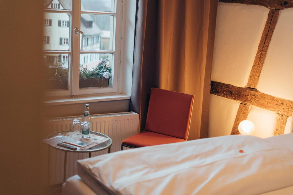 Postel nebo postele na pokoji v ubytování Gasthof Hotel zur Post