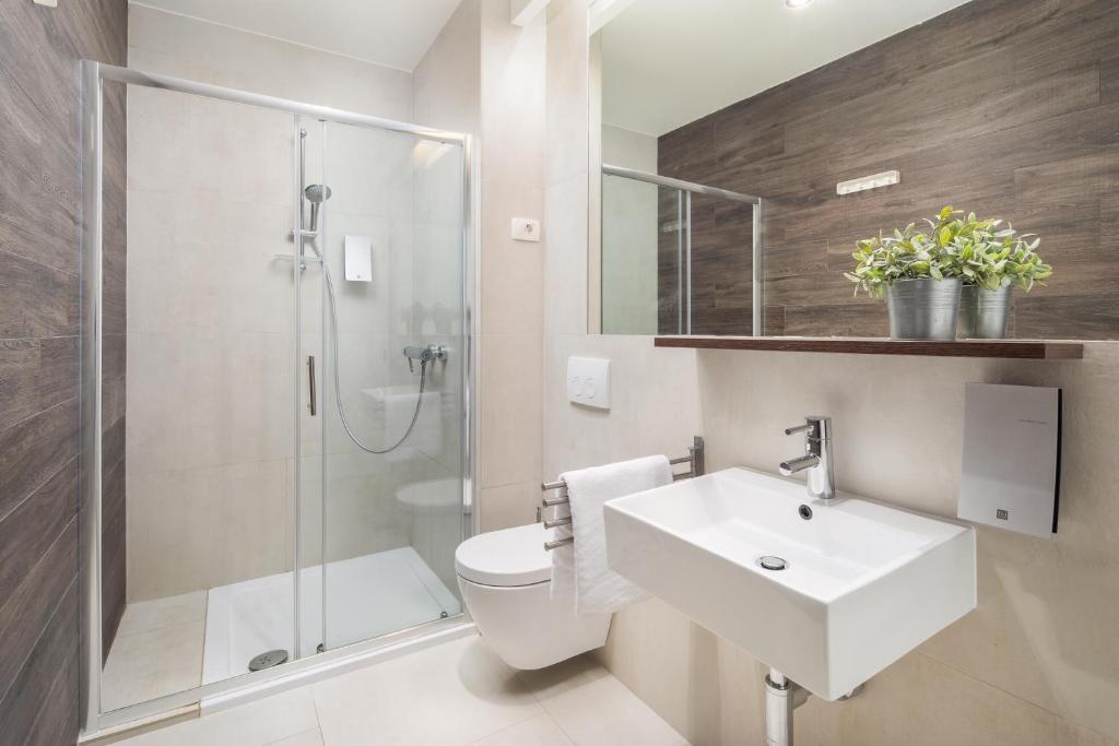 Koupelna v ubytování Villa Jolara With Heated Pool - Deluxe Suite 12