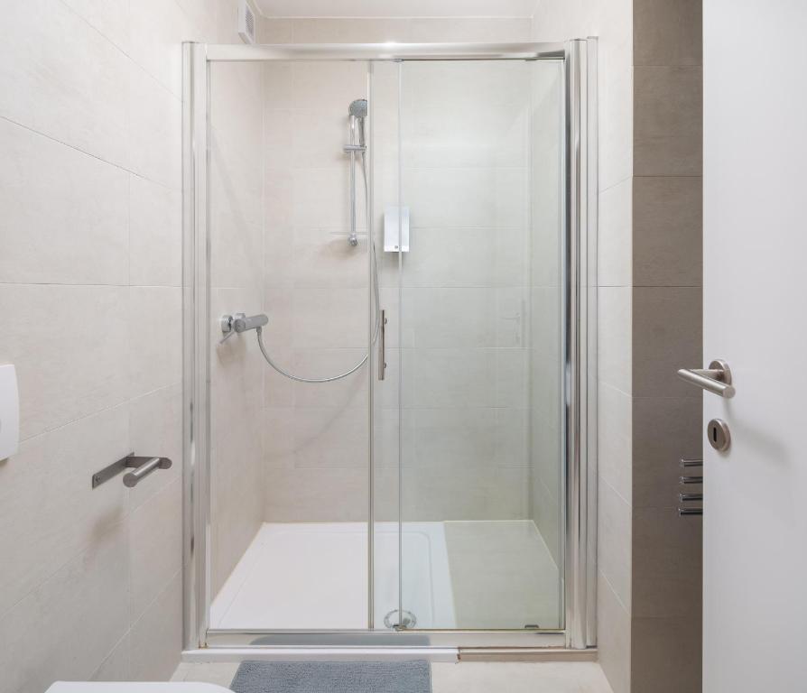 Koupelna v ubytování Villa Jolara With Heated Pool - Deluxe Suite 12