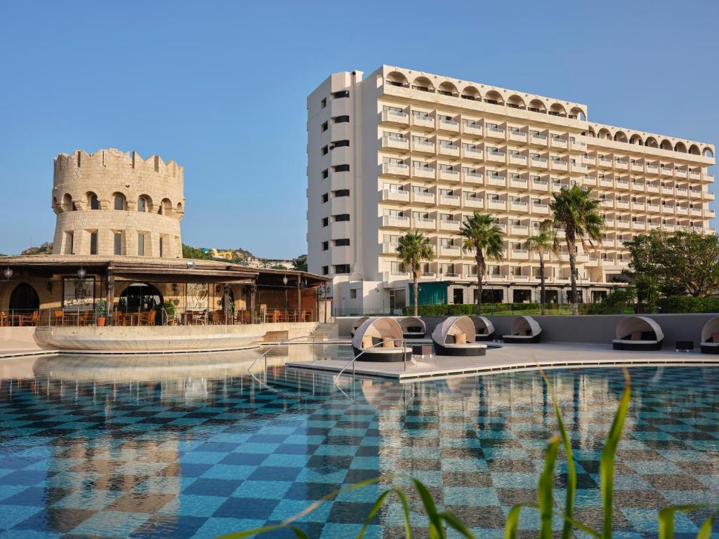 Bazén v ubytování Esperos Palace Resort & Spa nebo v jeho okolí
