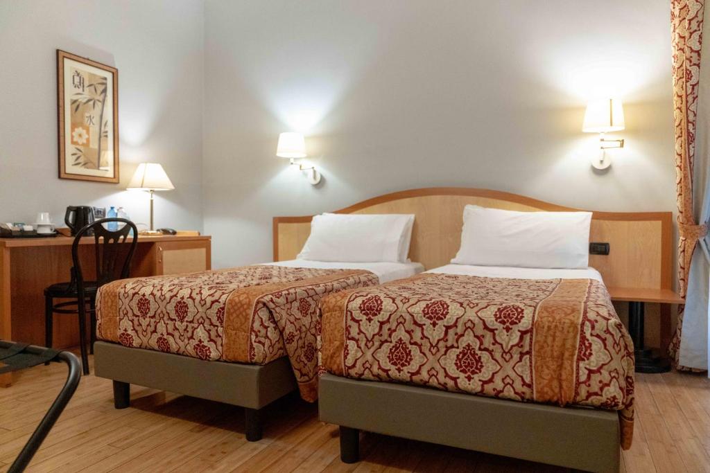 Postel nebo postele na pokoji v ubytování Hotel Bologna