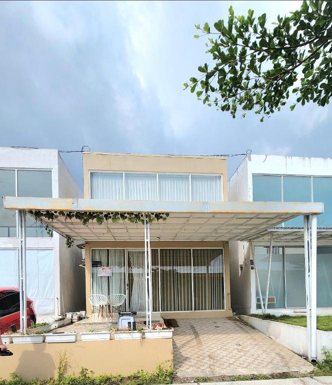 BnB House Villa Jogja - Mobile Home