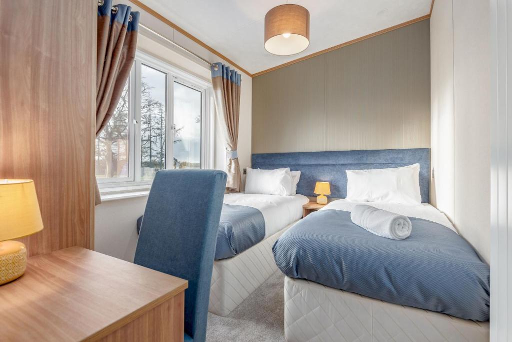 Rúm í herbergi á Lodge No 82 - Stewart's Resort Cameron