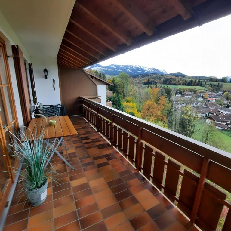 a balcony with a view of the mountains at Ferienwohnung Leni in Sonthofen