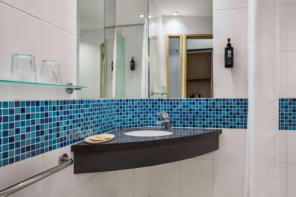 Vienna House Easy by Wyndham Bratislava - Resim 9