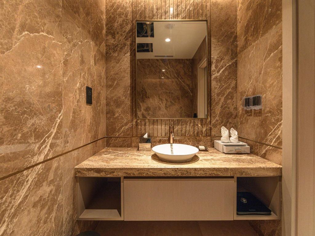 Koupelna v ubytování Rixos Premium Qetaifan Island North