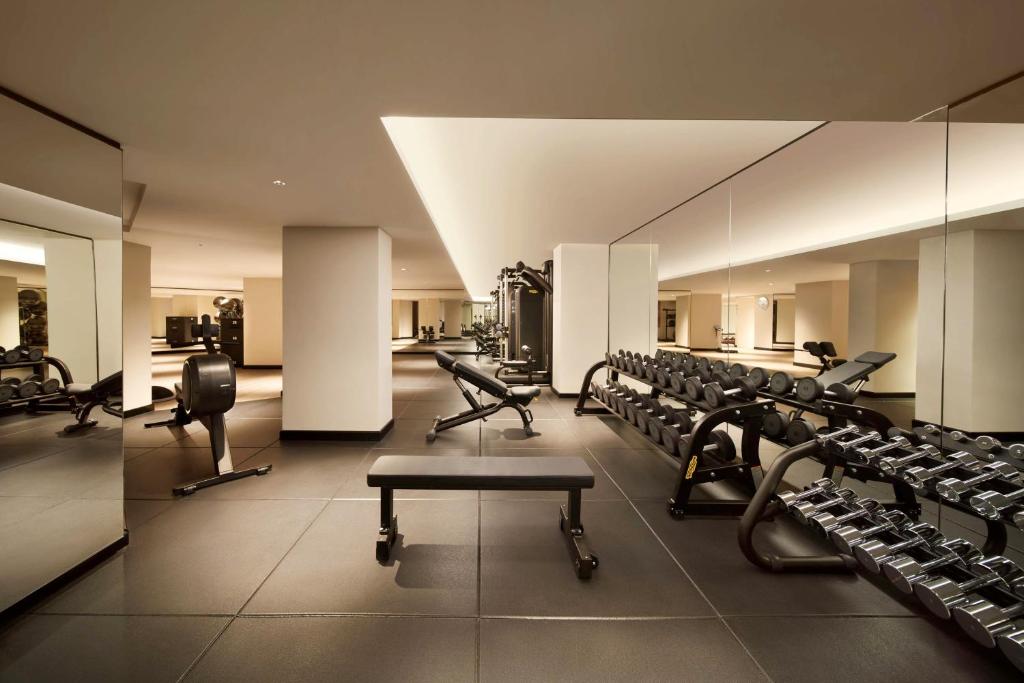 Fitness centrum a/nebo fitness zařízení v ubytování Hilton Kuching Hotel