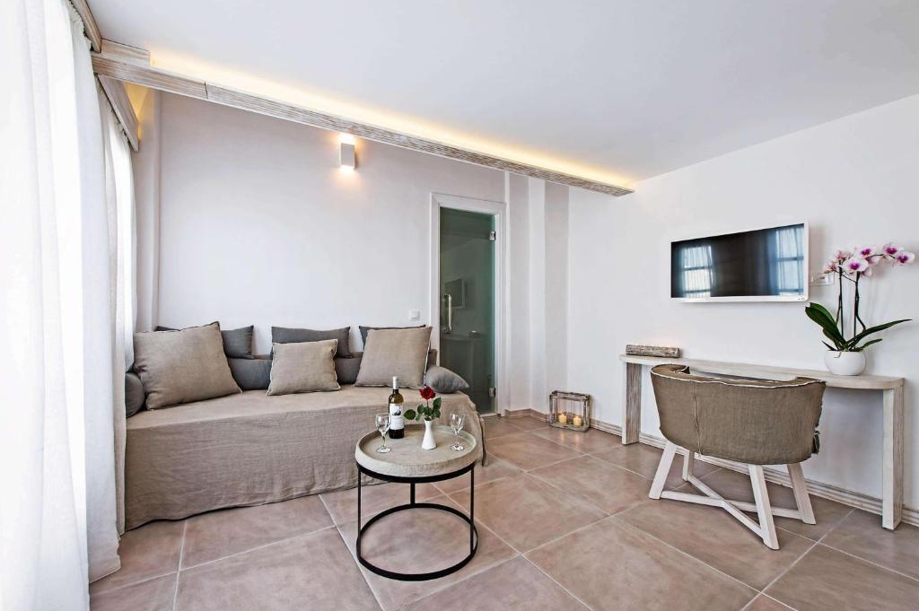 Athina Luxury Suites - 13