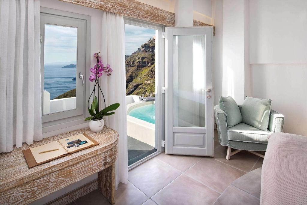 
Honeymoon Suite with outdoor hot tub and Caldera View
