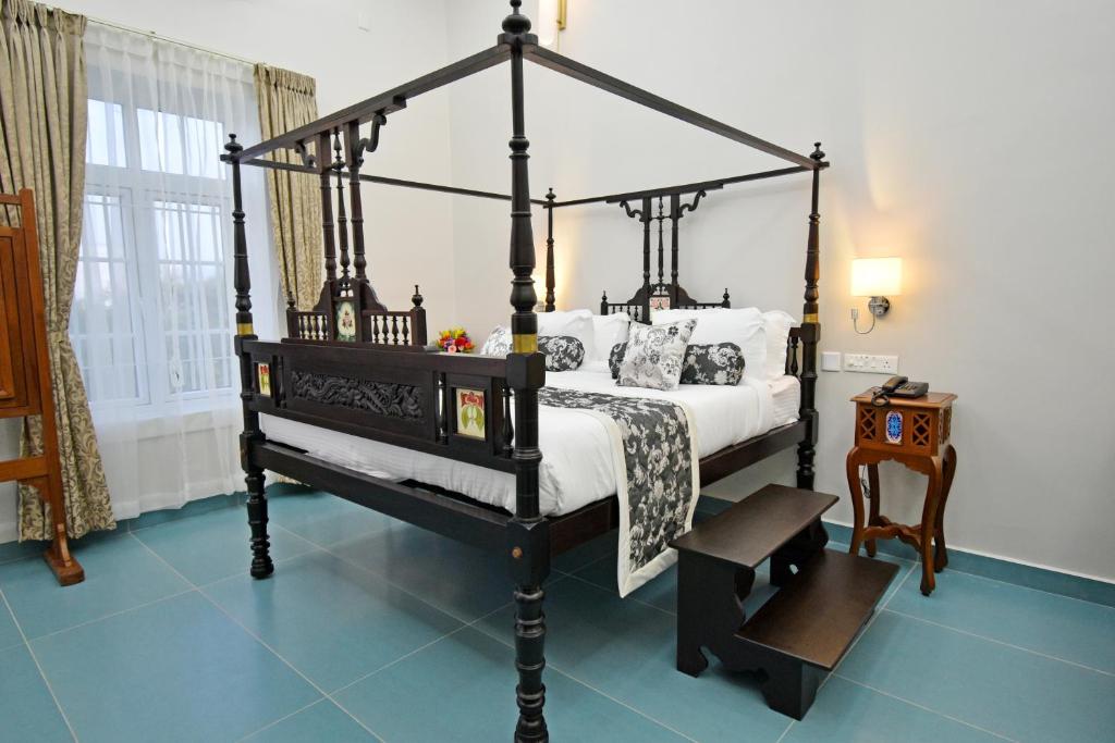 Postel nebo postele na pokoji v ubytování Le Colonial Suites