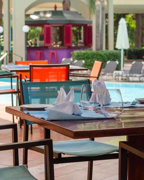 Piscina di Dionysos Hotel o nelle vicinanze