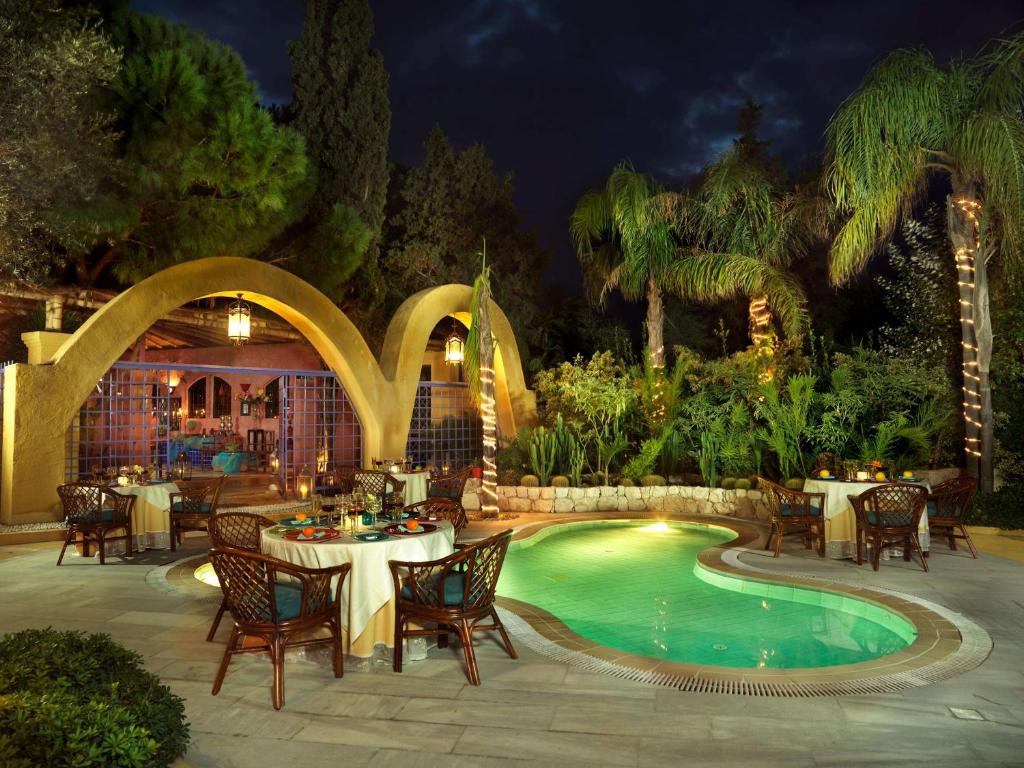 Piscina di Dionysos Hotel o nelle vicinanze