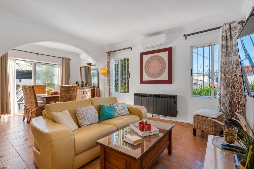 A television and/or entertainment centre at Villa Anais - PlusHolidays