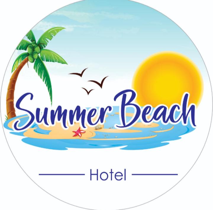 ein Strand mit einer Palme und die Worte Sommer Beach Hotel in der Unterkunft Summer beach hotel in El Charquito