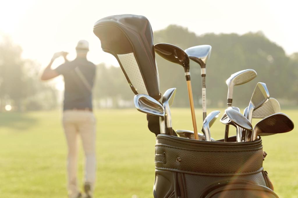 Golf v rezortu nebo okolí