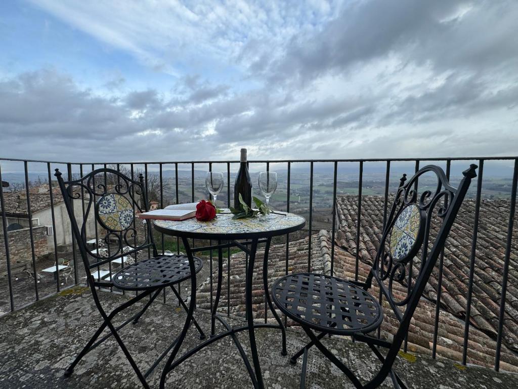 a table and chairs sitting on top of a balcony at Monastero SS. Annunziata in Todi