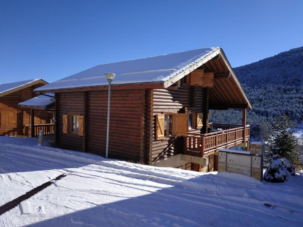 CHALET DE L'OURS during the winter