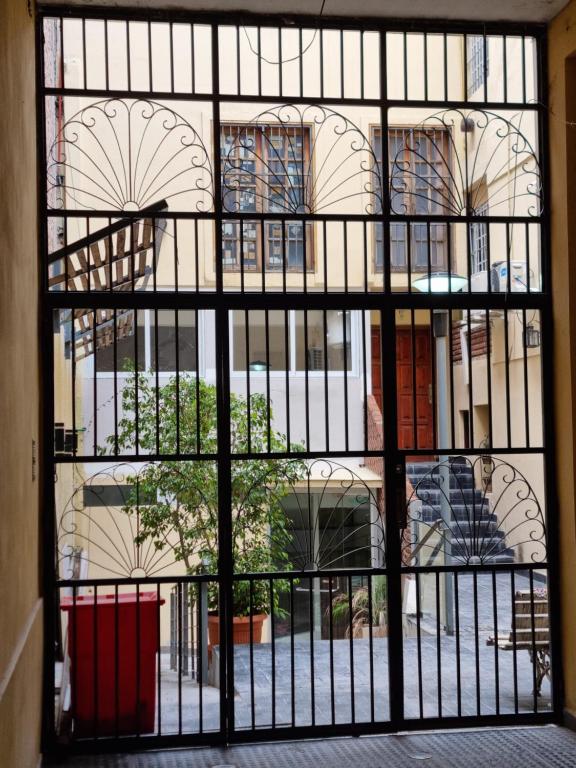 a view through a gate into a building at ParSur alquileres temporales Catamarca in San Fernando del Valle de Catamarca