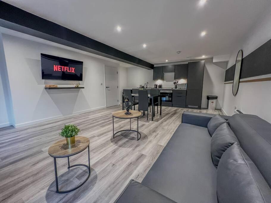 Apartment Orange RentalsPets at the Gold Suite, Sleeps 3, High