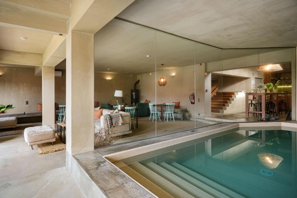 A piscina localizada em Azenhas do Mar Valley House ou nos arredores