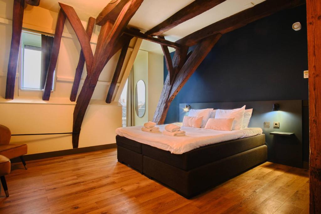 Postel nebo postele na pokoji v ubytování Hotel Corps de Garde