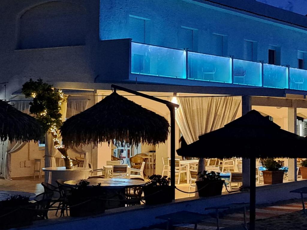 Restaurace v ubytování Albergo Diomedee Rooms on the Beach