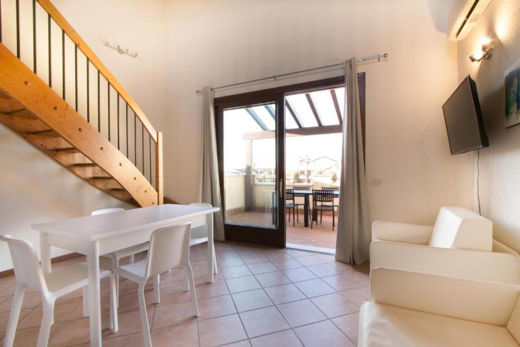 A seating area at Lugana Resort & Sporting Club