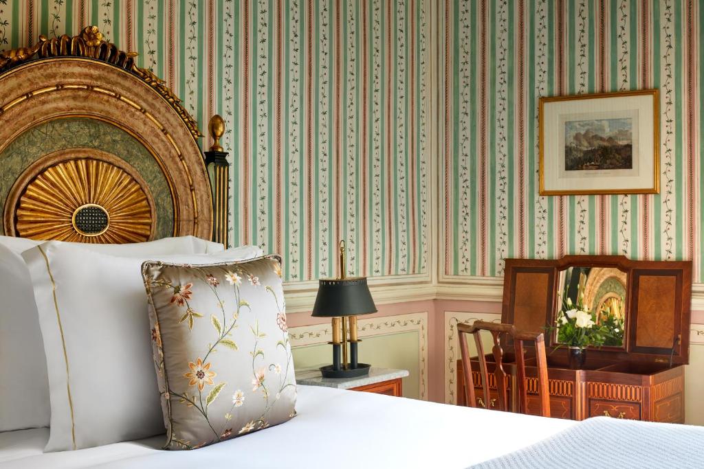 Cama ou camas em um quarto em Valverde Sintra Palácio de Seteais - The Leading Hotels of the World