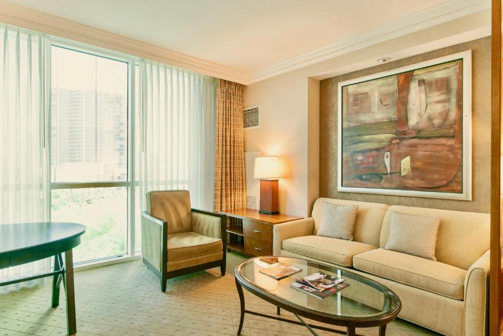No Resort Fee - Strip Views, Pools & Parking photo