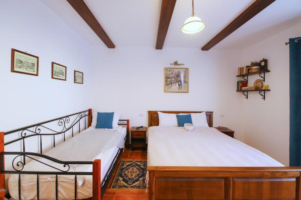 Postel nebo postele na pokoji v ubytování AMA Guest House