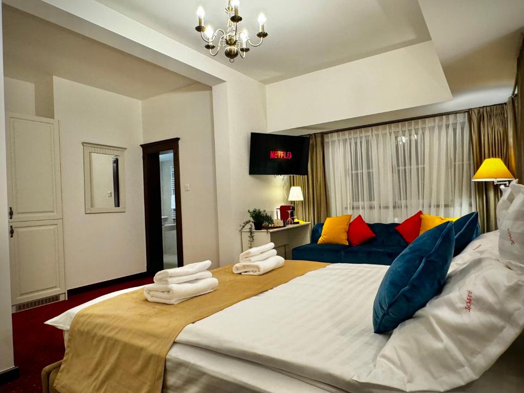 
Deluxe Double Room with Castle View
