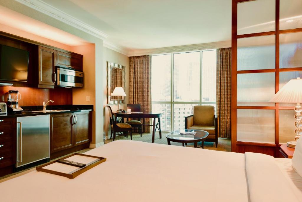 No Resort Fee - Strip Views, Pools & Parking photo