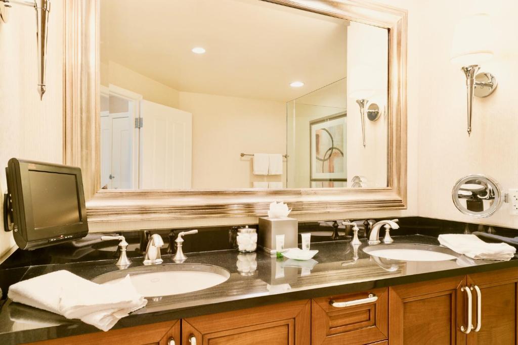No Resort Fee - Strip Views, Pools & Parking photo