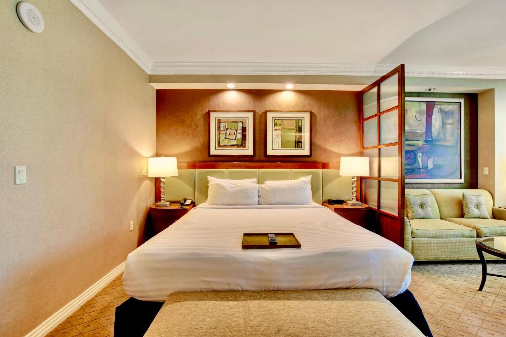 No Resort Fee - Strip Views, Pools & Parking photo