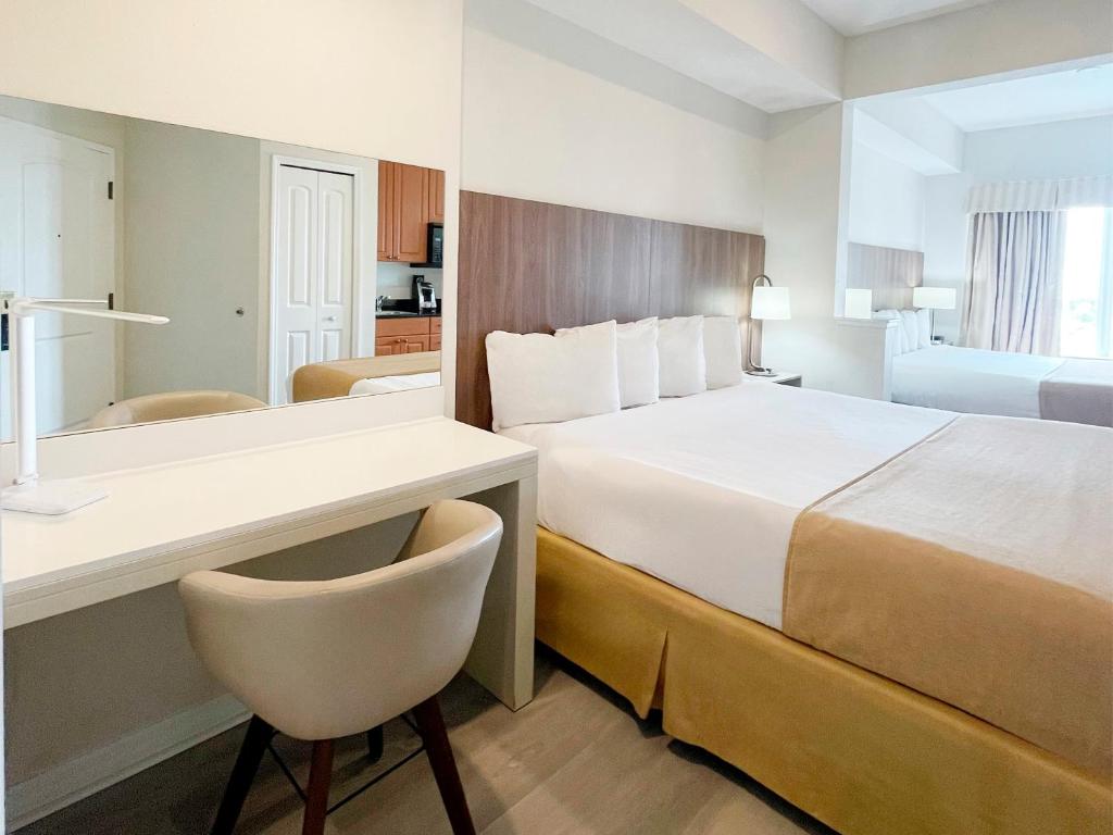 The Point Hotel & Suites Universal - King Room With Two King Beds
