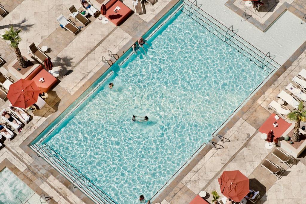 No Resort Fee - Strip Views, Pools & Parking photo