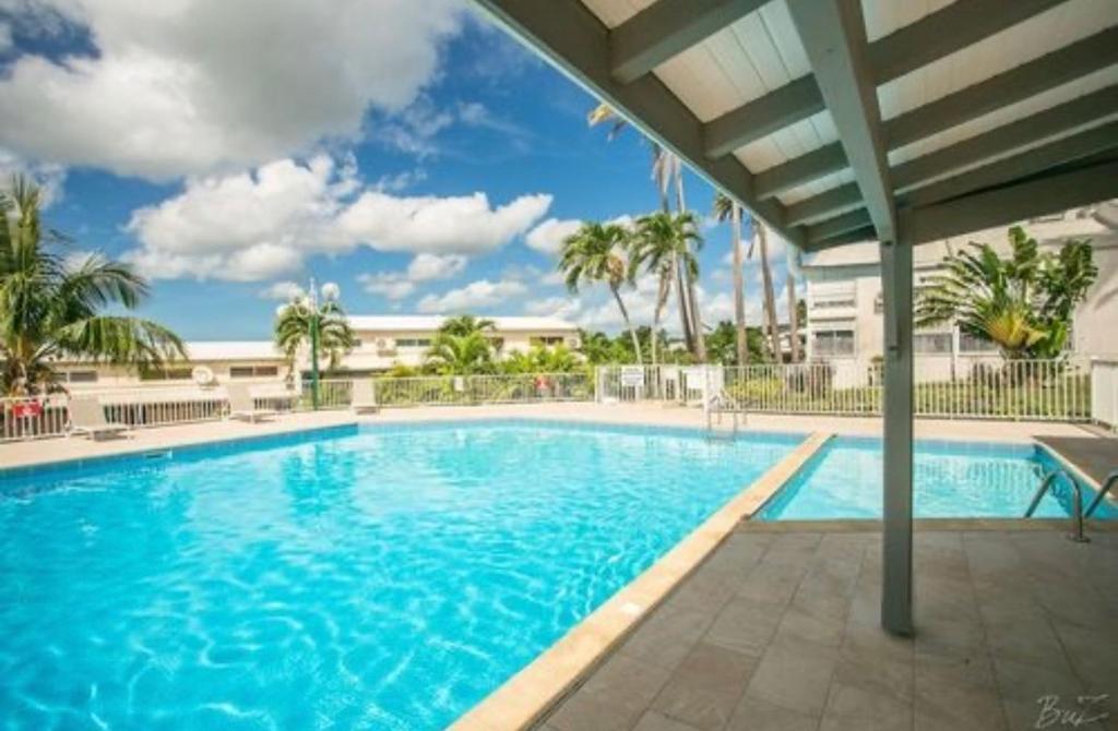 Swimmingpoolen hos eller tæt på Kazasoleï