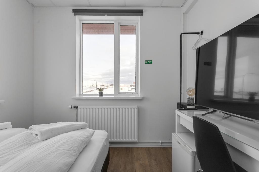 TV a/nebo společenská místnost v ubytování Bank Guesthouse by KEF Airport