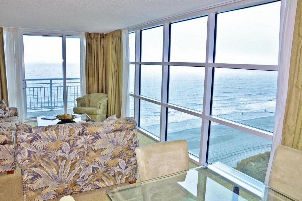 Luxury 3BR at Seaside Resort, Fantastic Views, Shop, Dine, Enjoy - Three-Bedroom Apartment