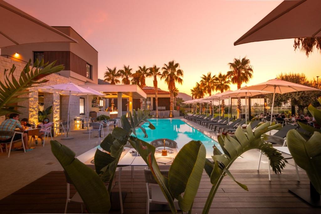 The swimming pool at or close to Insulae Resort