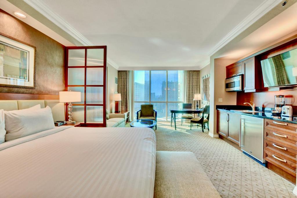 No Resort Fee - Strip Views, Pools & Parking photo