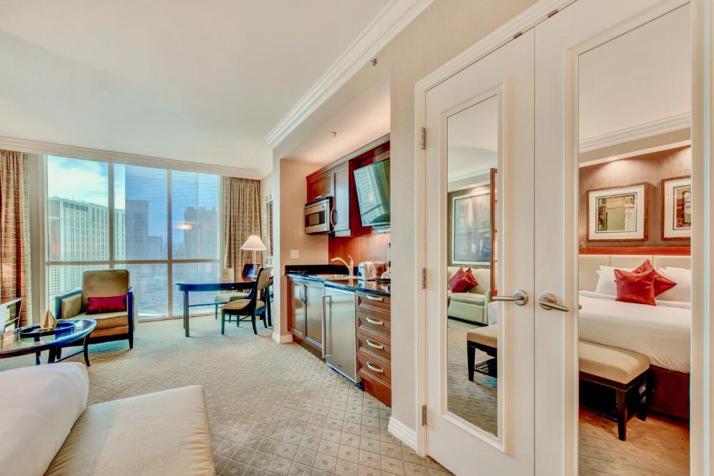 No Resort Fee - Strip Views, Pools & Parking photo