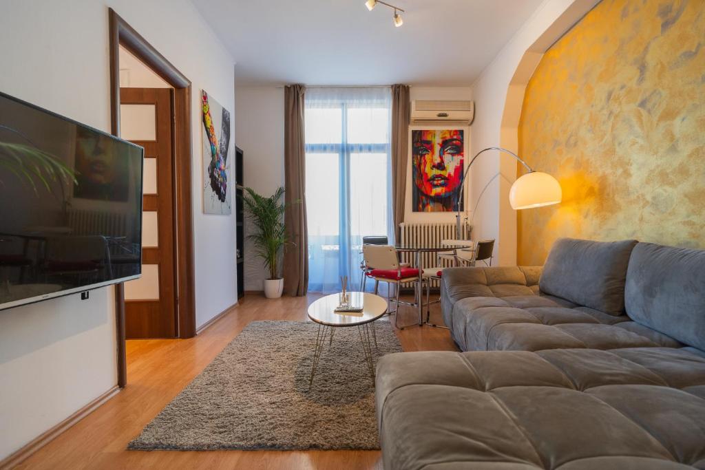 Μια τηλεόραση ή/και κέντρο ψυχαγωγίας στο Prime Location - Breathtaking Architectural Views