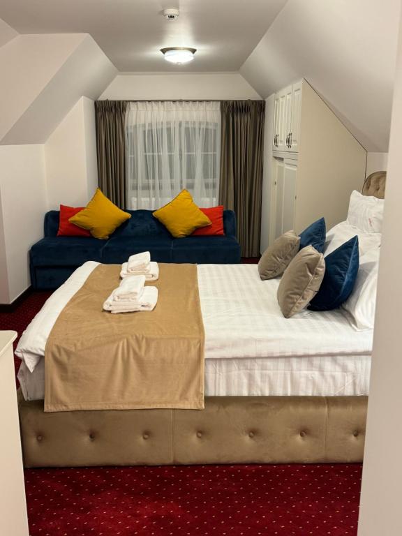Postel nebo postele na pokoji v ubytování Vila Șipot - Casa Arhitecților