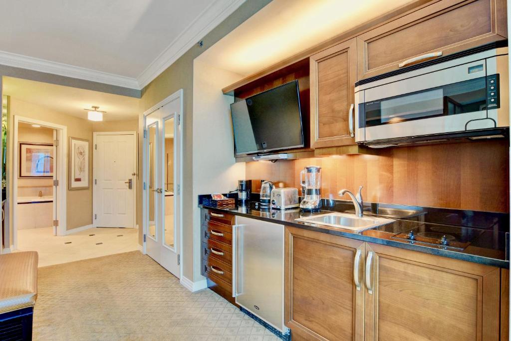No Resort Fee - Strip Views, Pools & Parking photo