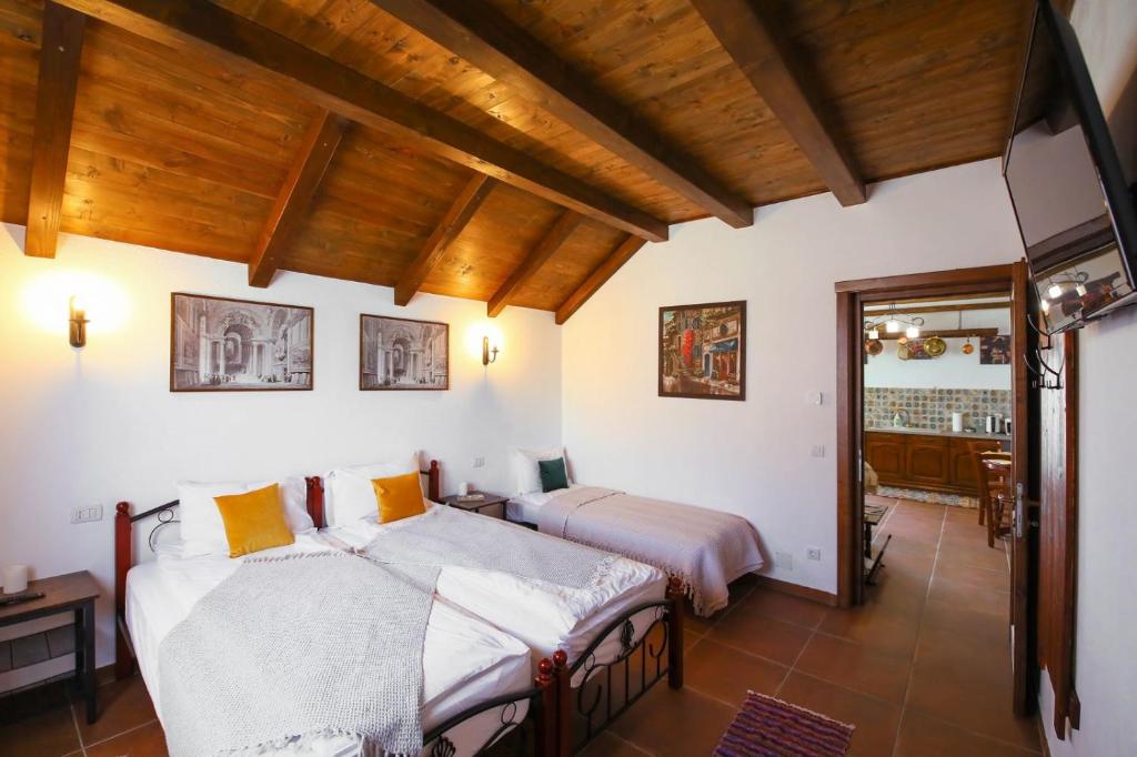 Postel nebo postele na pokoji v ubytování AMA Guest House