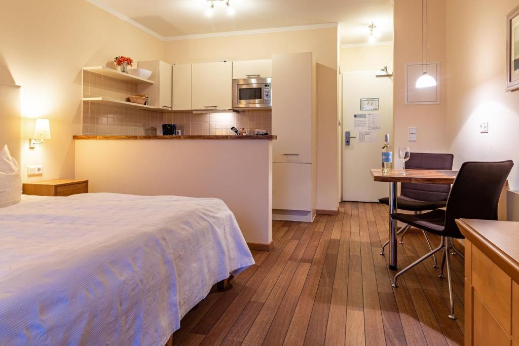 Η κουζίνα ή μικρή κουζίνα στο Hafendomicil Appartement WH03 - Zander