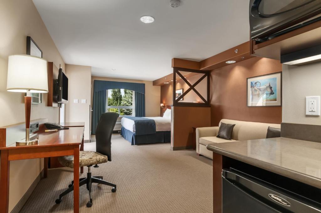 Days Inn & Suites by Wyndham Brandon - Deluxe Junior King Suite - No Fumadores