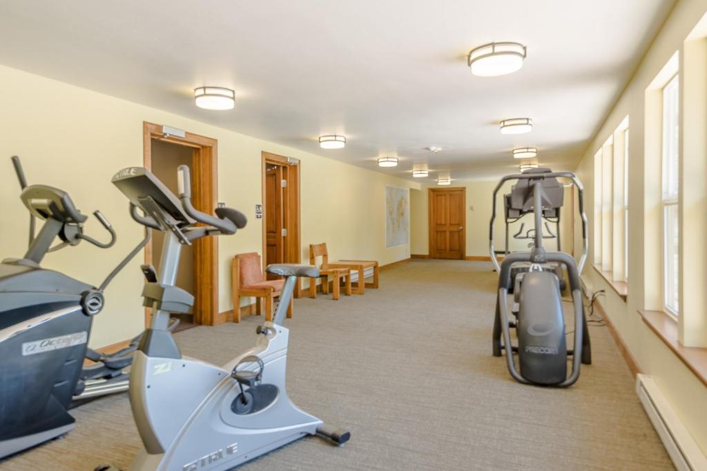 Das Fitnesscenter und/oder die Fitnesseinrichtungen in der Unterkunft Ranch Condo 3538 - Newly Renovated in Elkhorn with Great Amenities